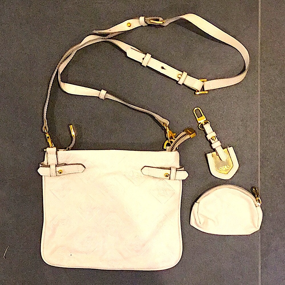 *NEW* DESA leather cream crossbody bag with coin wallet keychain dust bag
